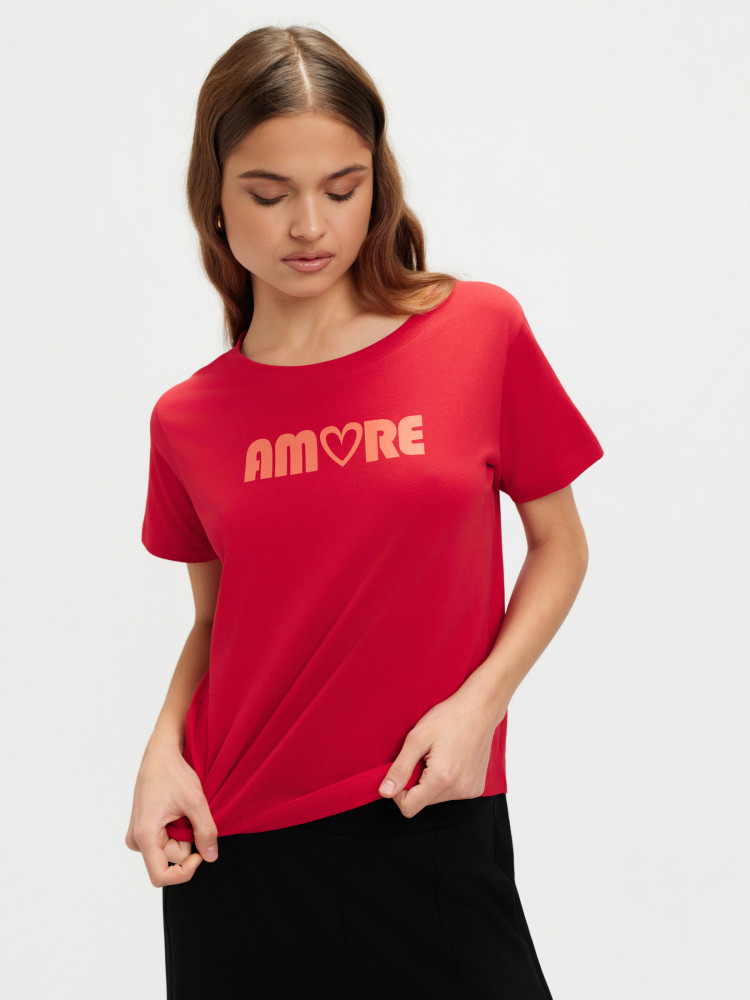 Czerwony top z napisem 