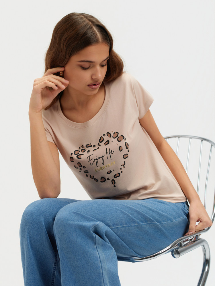 Beżowy top z akcentem animal 