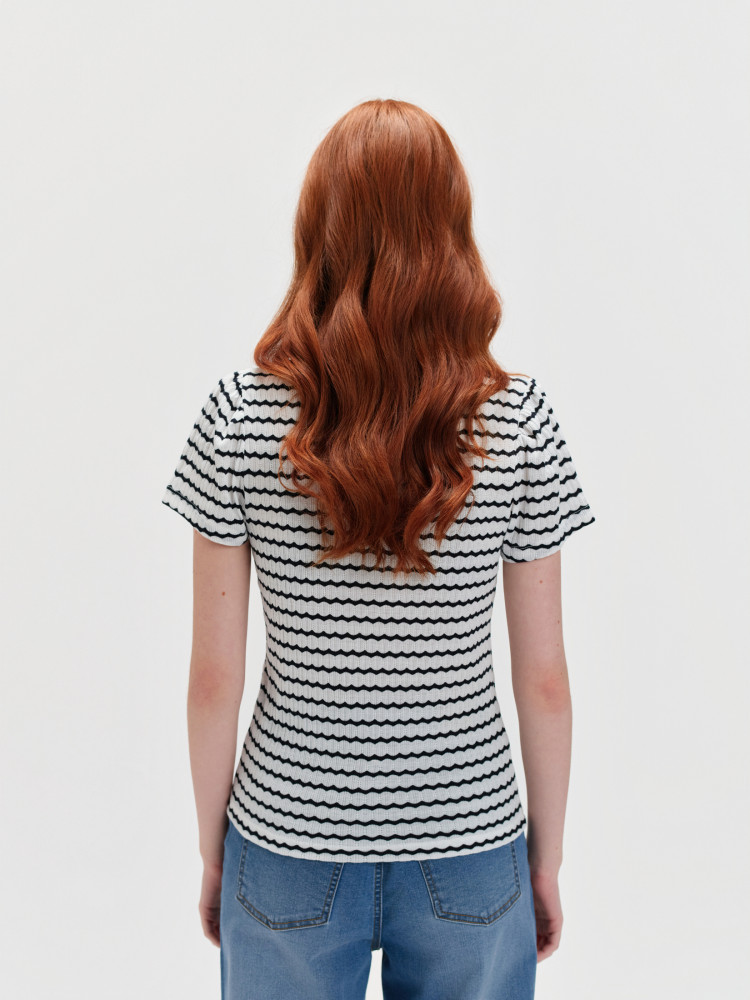 Top w paski z dekoltem w serek 