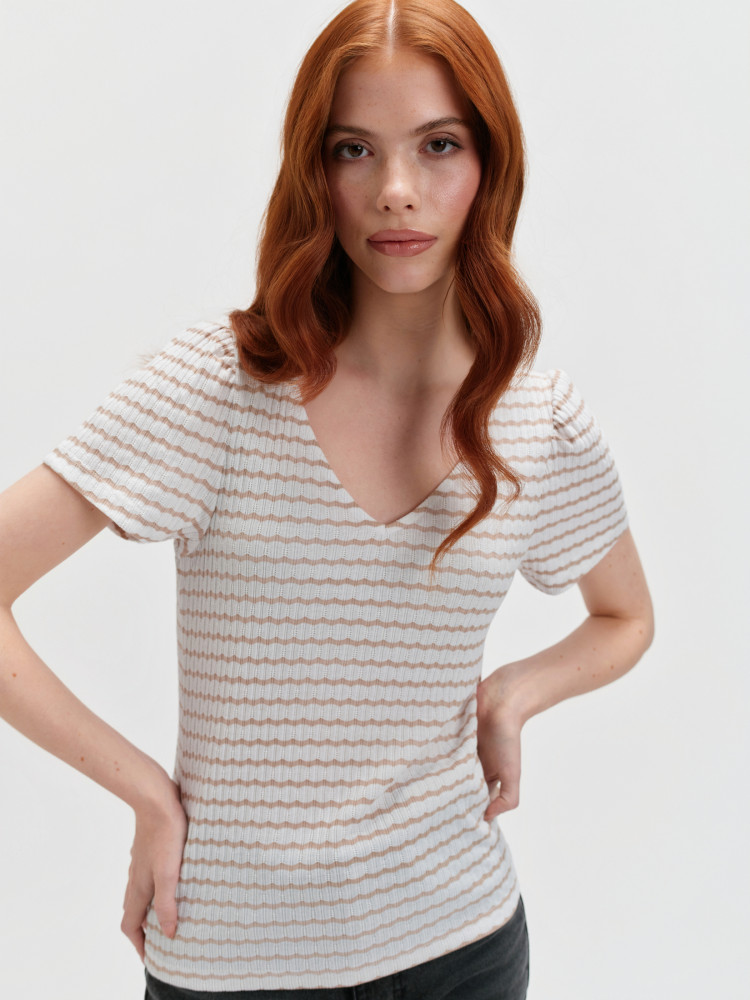 Top w beżowe paski z dekoltem w serek 