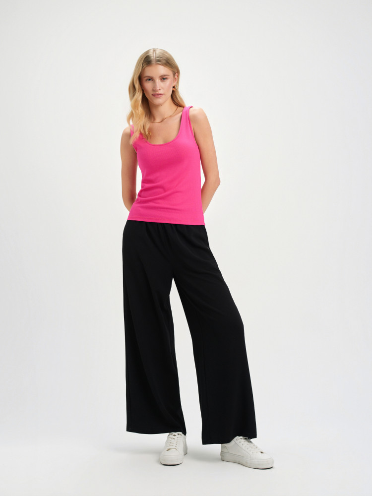 Magentowy top na ramiączkach 