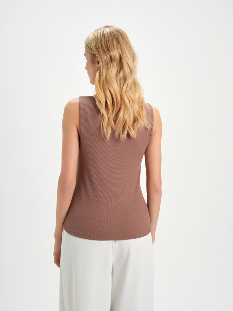 Beżowy top na ramiączkach 