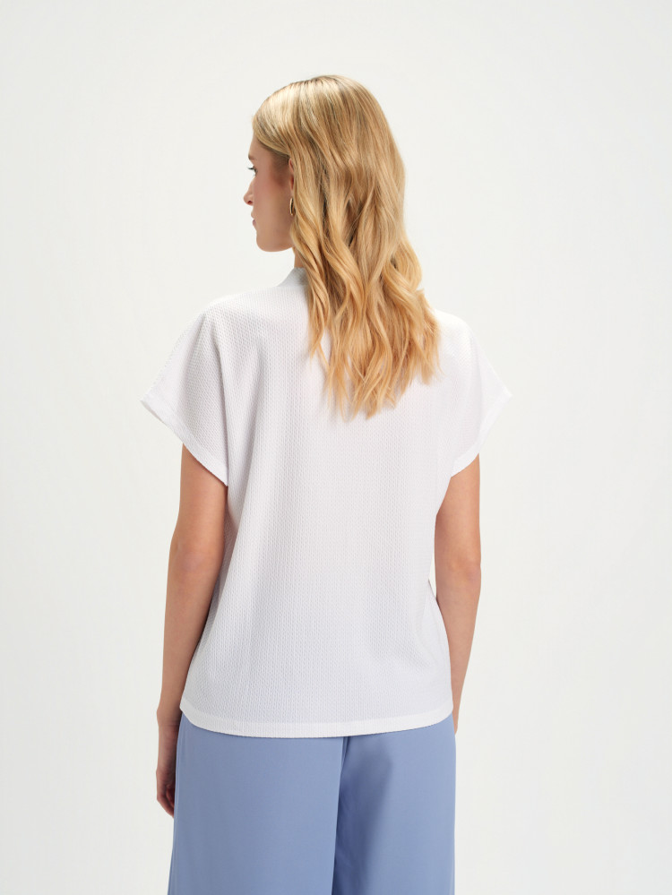 Biały top z dekoltem w serek 