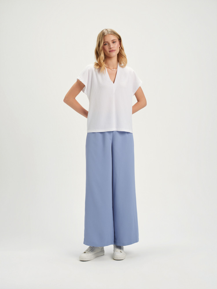 Biały top z dekoltem w serek 