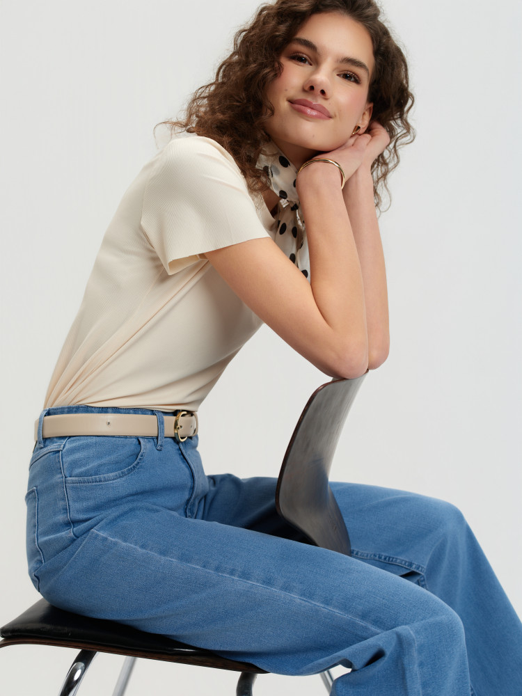 Kremowy top w prążki 