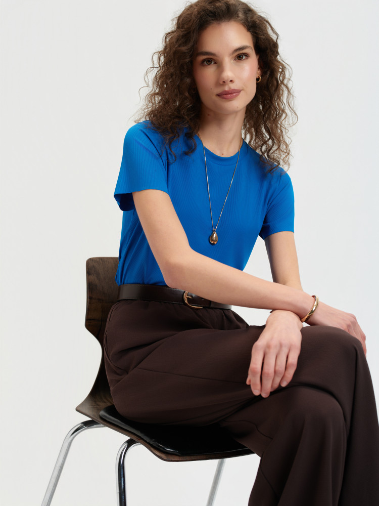 Niebieski top w prążki 