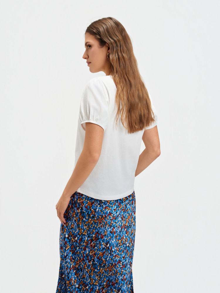 Biały top z krótkim bufiastym rękawem 