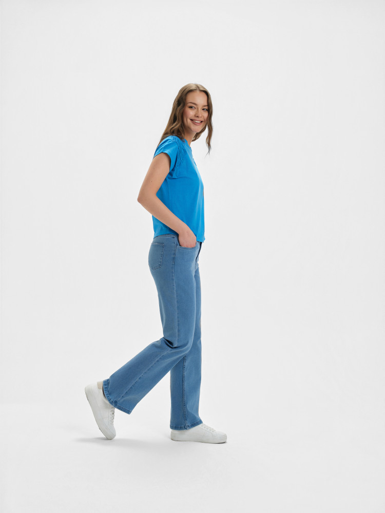 Niebieski top z haftem 