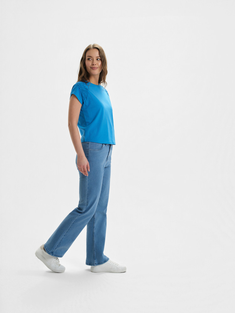 Niebieski top z haftem 