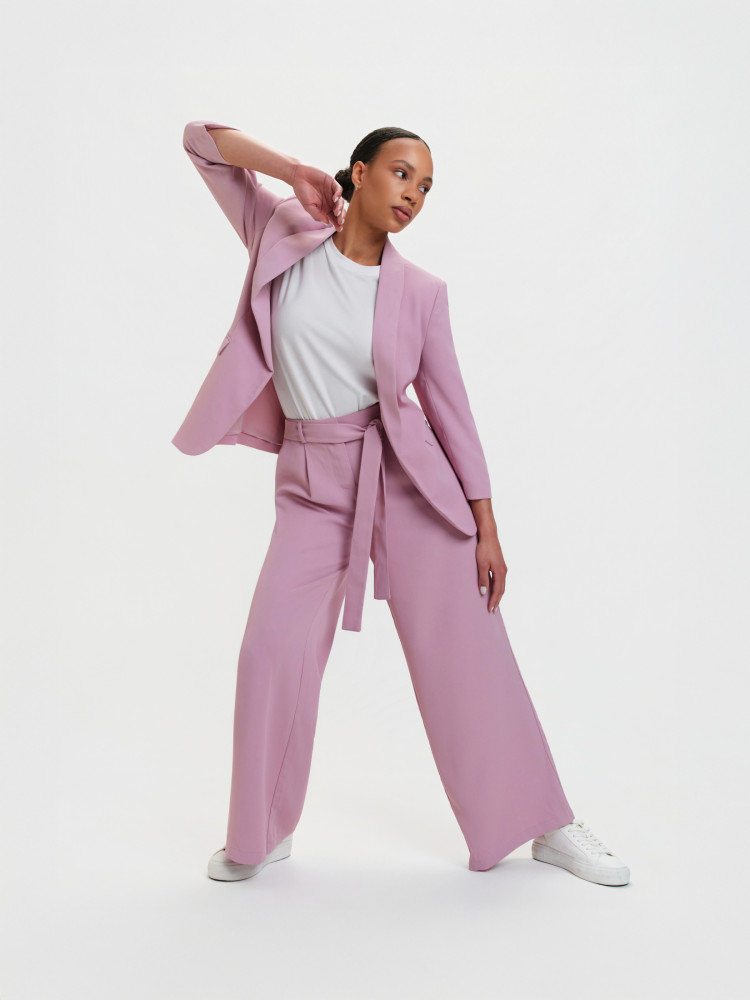 Żakiet z szalowym kołnierzem róż 