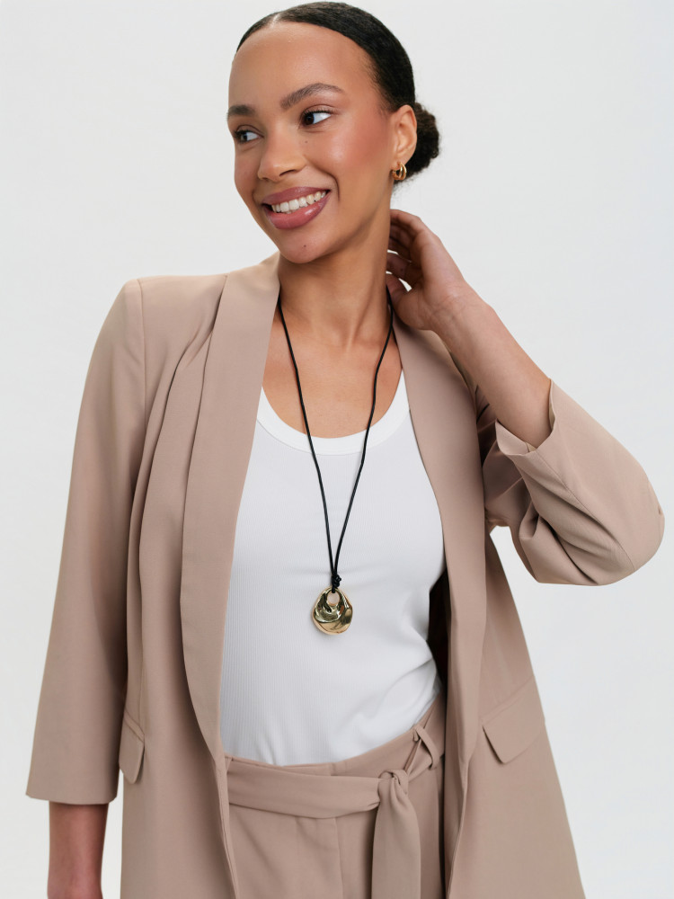 Żakiet z szalowym kołnierzem w odcieniu coffee 