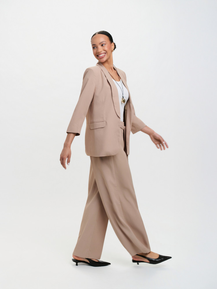 Żakiet z szalowym kołnierzem w odcieniu coffee 