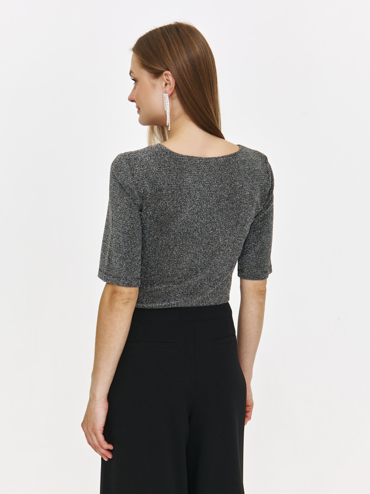 Bluzka z węzłem na dekolcie