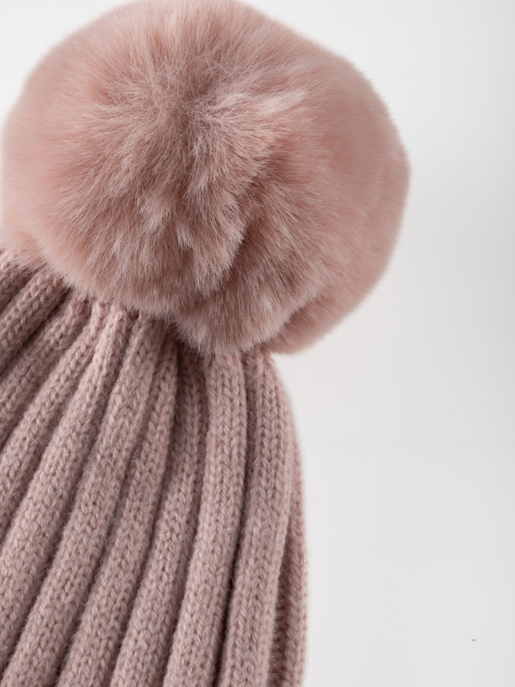 Ciepła czapka w gruby prążek 