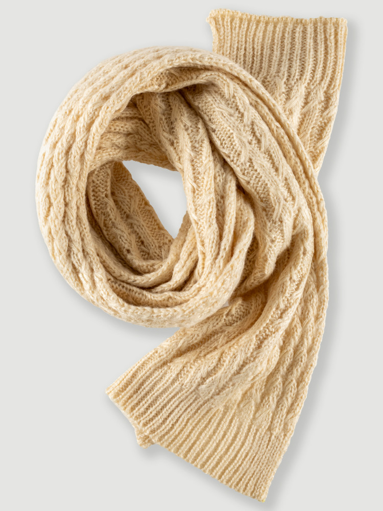 Szalik beżowy z warkoczowym splotem 