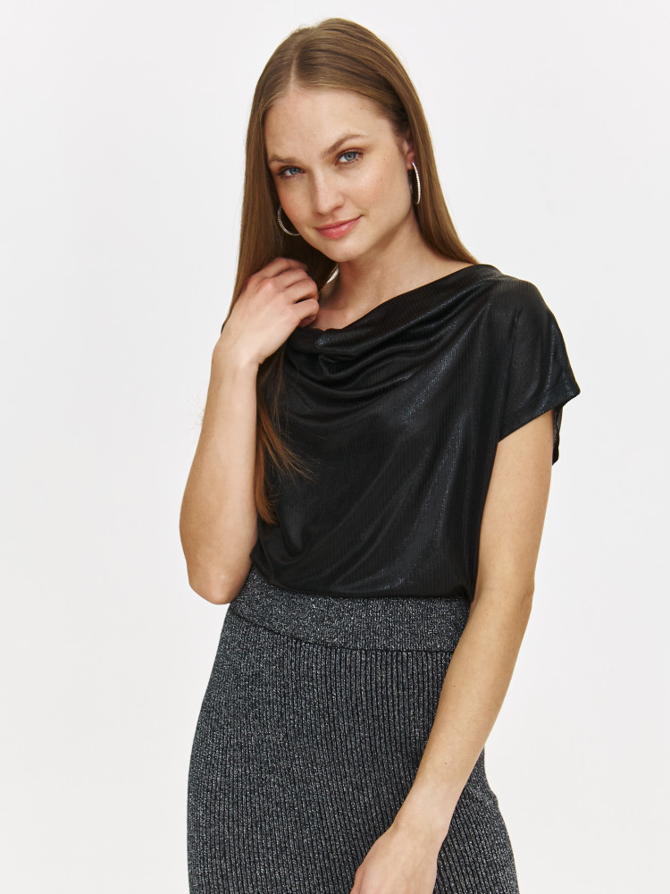 Elegancka czarna bluzka z kaskadowym dekoltem 