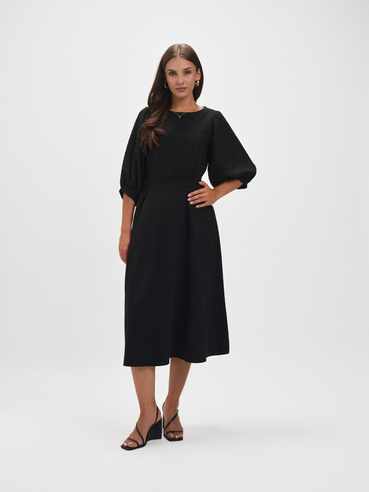 Czarna bluzka z bufiastym rękawem 