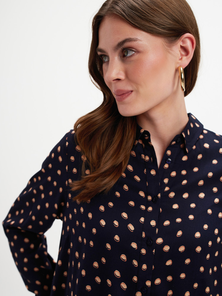 Czarna koszula z wzorem w groszki 