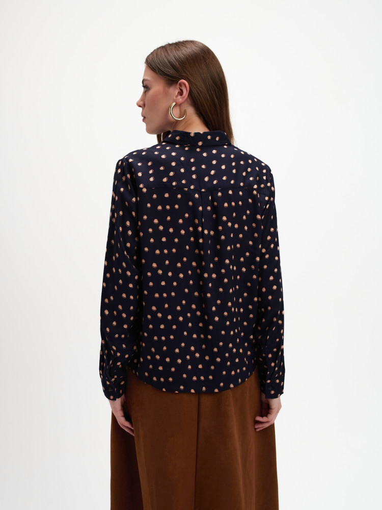 Czarna koszula z wzorem w groszki 