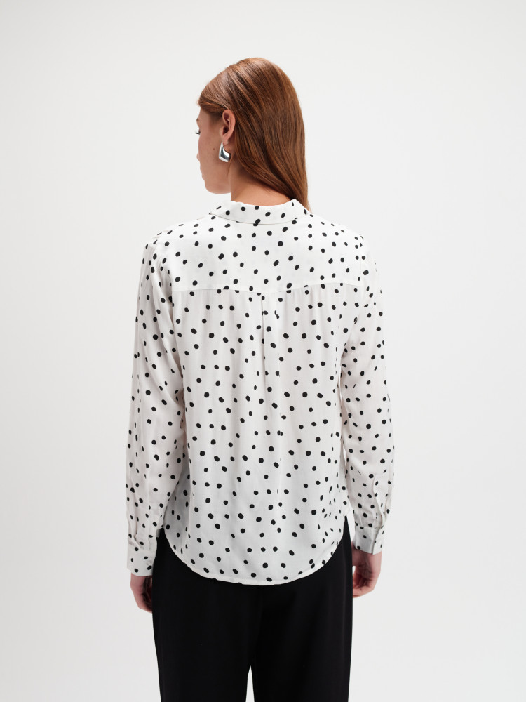 Biała koszula w grochy 