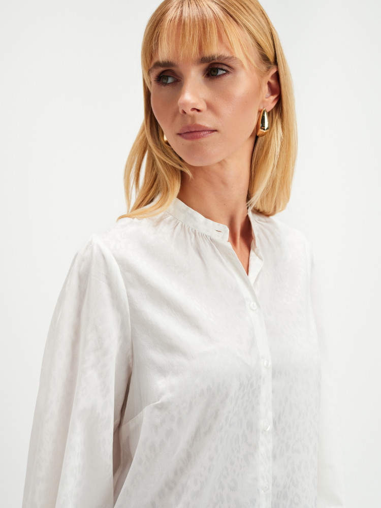 Biała koszula z bufiastymi rękawami 