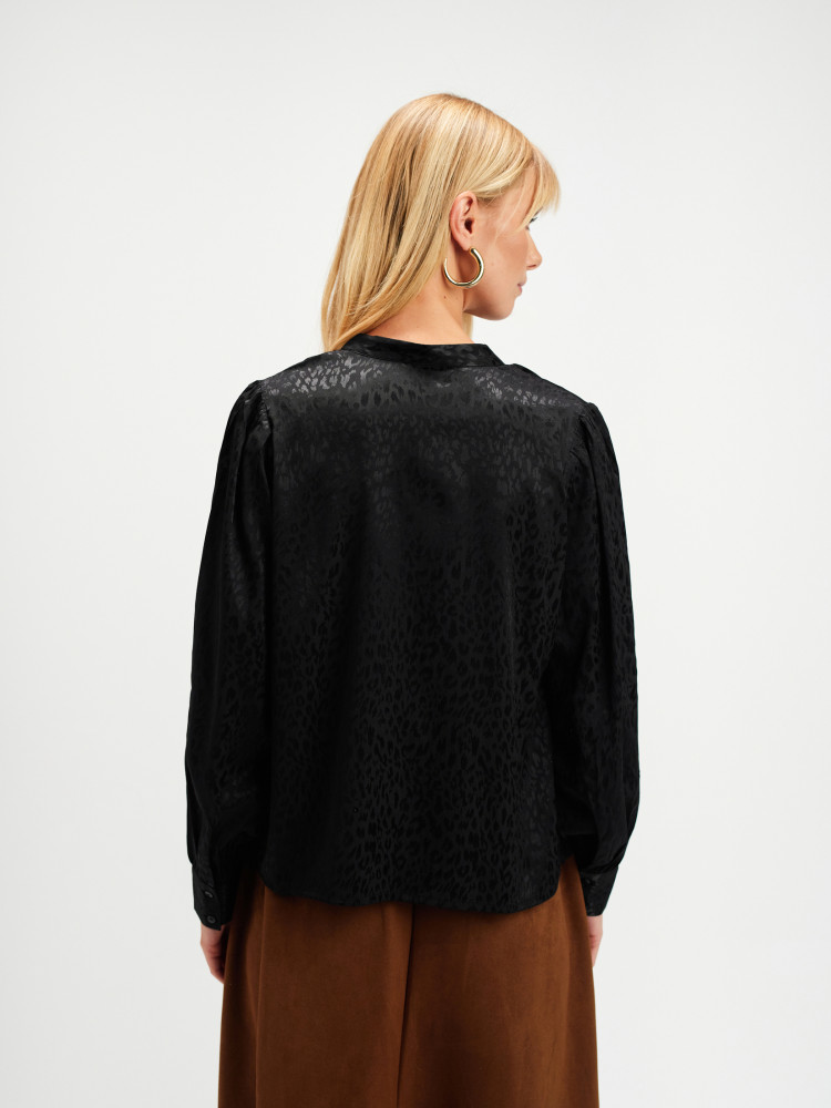 Czarna koszula z fakturą 