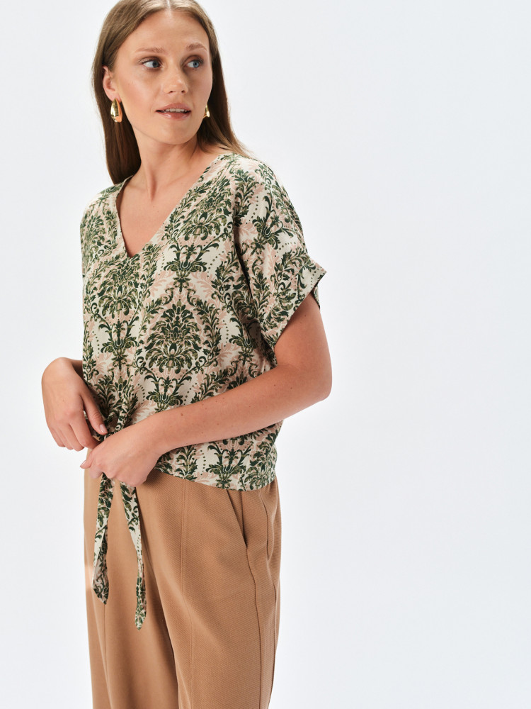 Bluzka z krótkim rękawem w orientalny wzór 