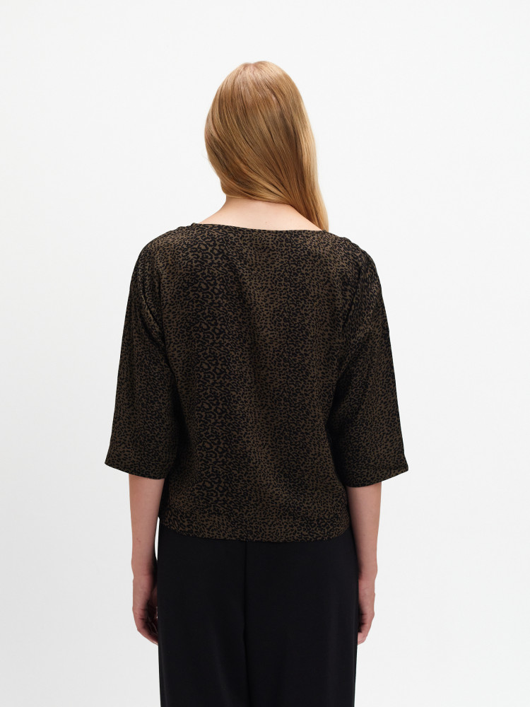 Zwiewna bluzka w zwierzęcy print 