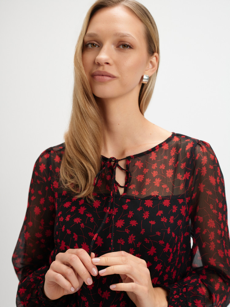 Romantyczna bluzka w drobne kwiaty 