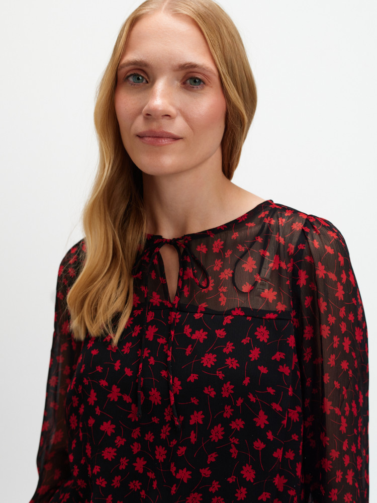 Romantyczna bluzka w drobne kwiaty 