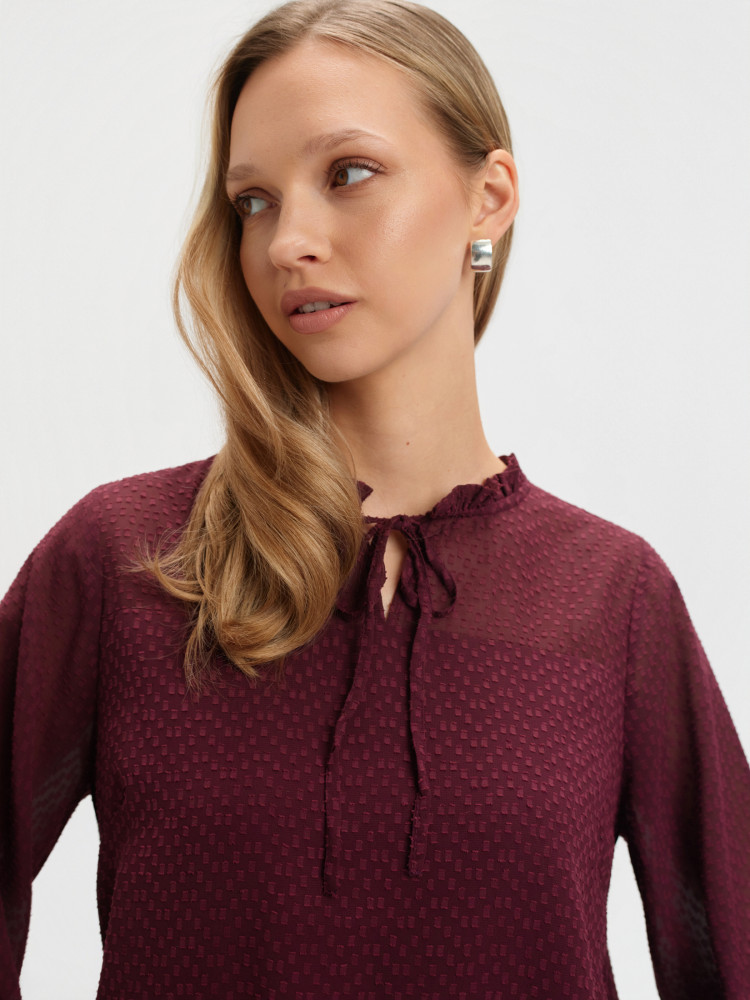 Burgundowa bluzka z tkaniny plumeti
