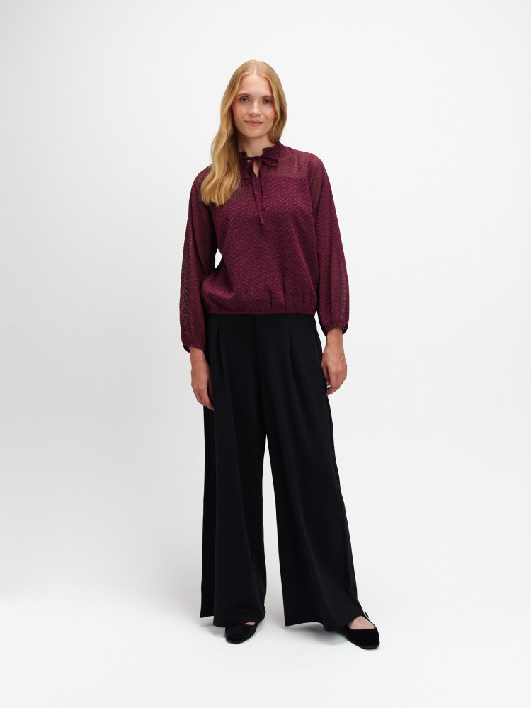 Burgundowa bluzka z tkaniny plumeti
