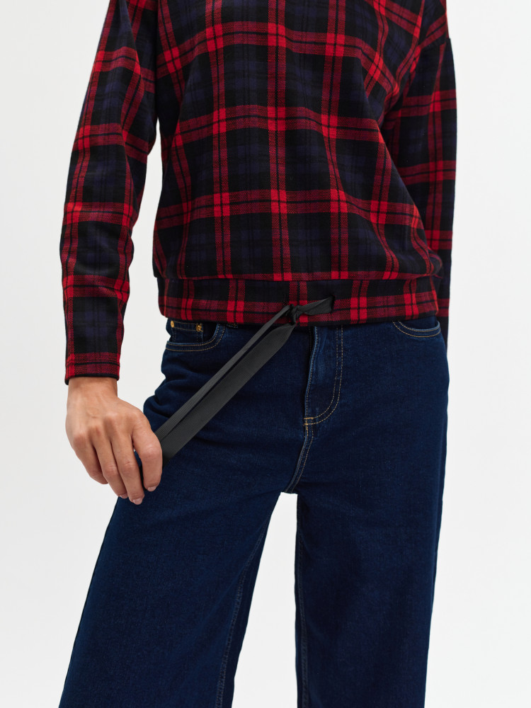 Casualowa bluza w czerwoną kratę 