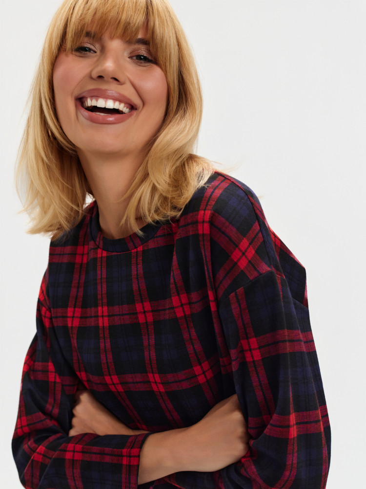 Casualowa bluza w czerwoną kratę 