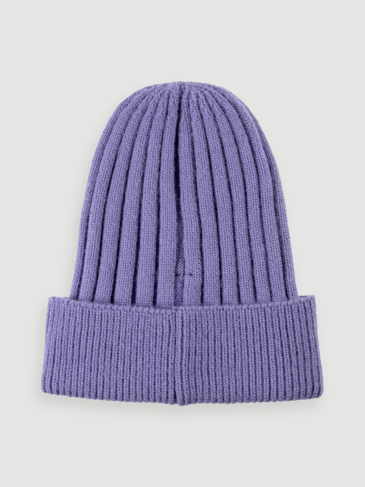 Fioletowa czapka z fakturą w prążek 