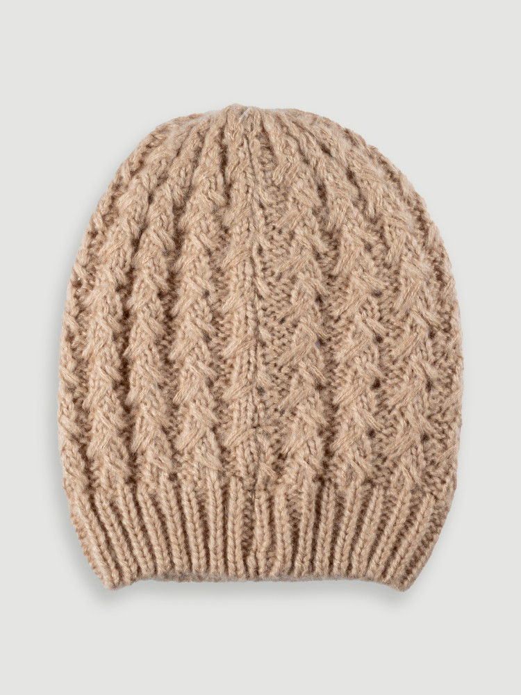 Beżowa czapka z fakturą 