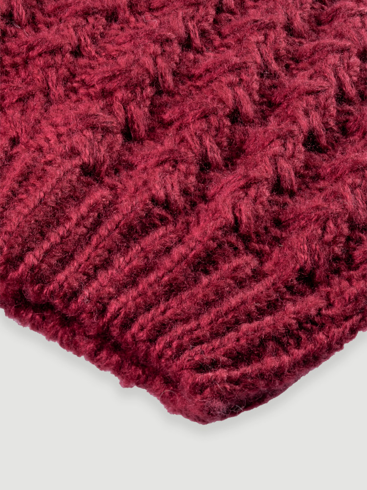 Burgundowa czapka z fakturą 