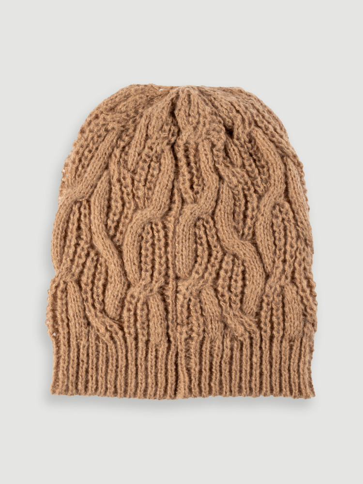 Beżowa czapka ze ściągaczem 