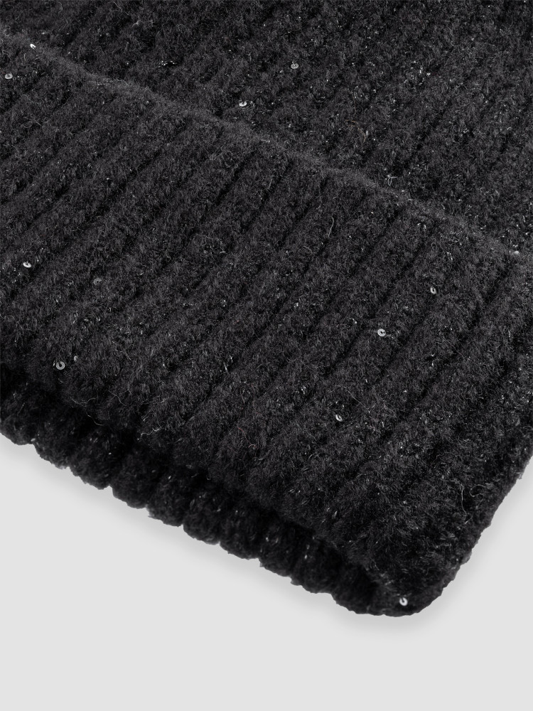 Czapka typu beanie z dżetami 