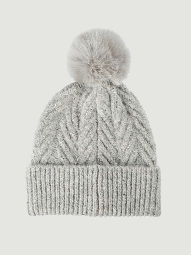 Szara czapka z pomponem 