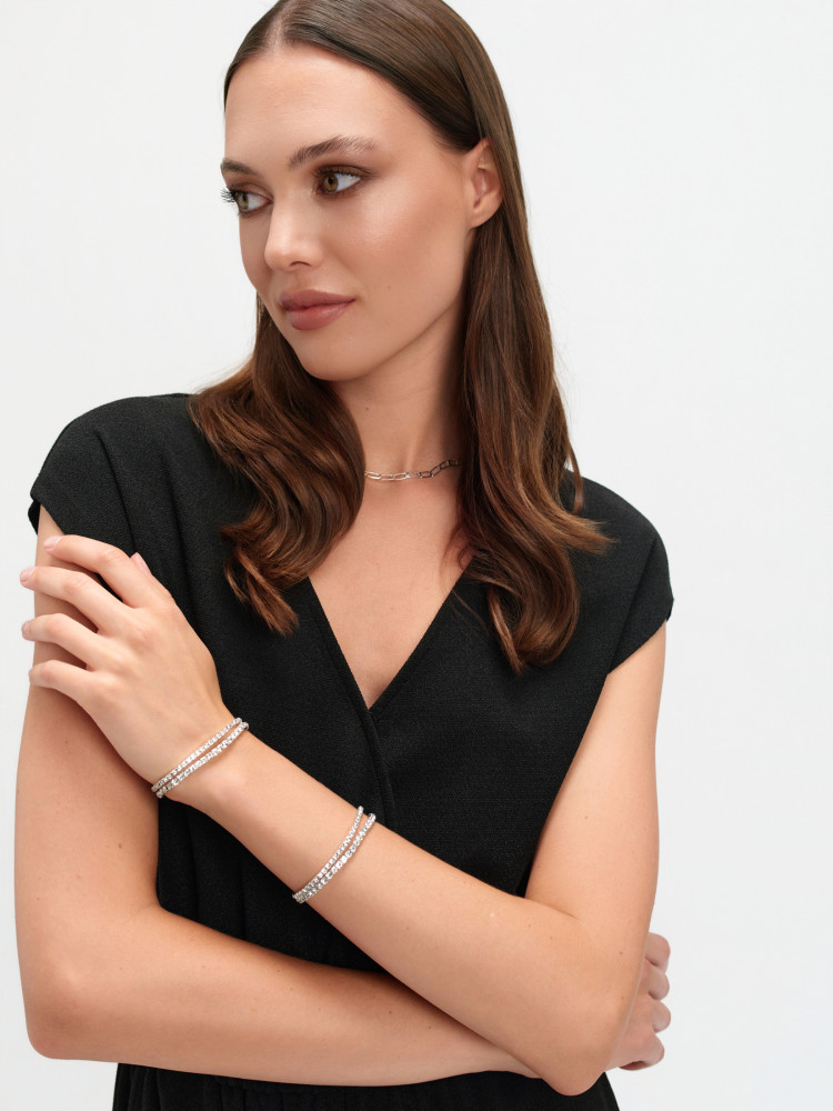 Czarny kombinezon z błyskiem 