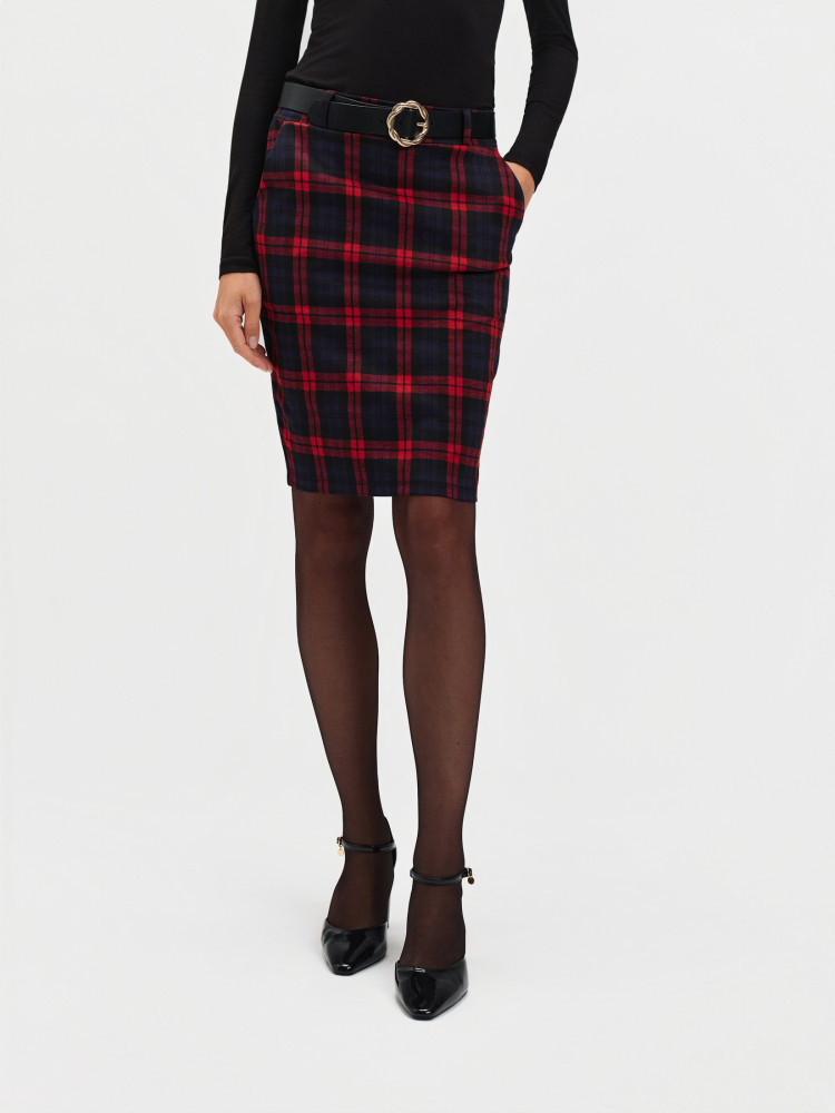 Ołówkowa spódnica w kratę z paskiem 