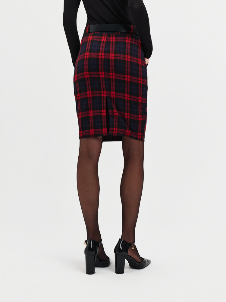 Ołówkowa spódnica w kratę z paskiem 