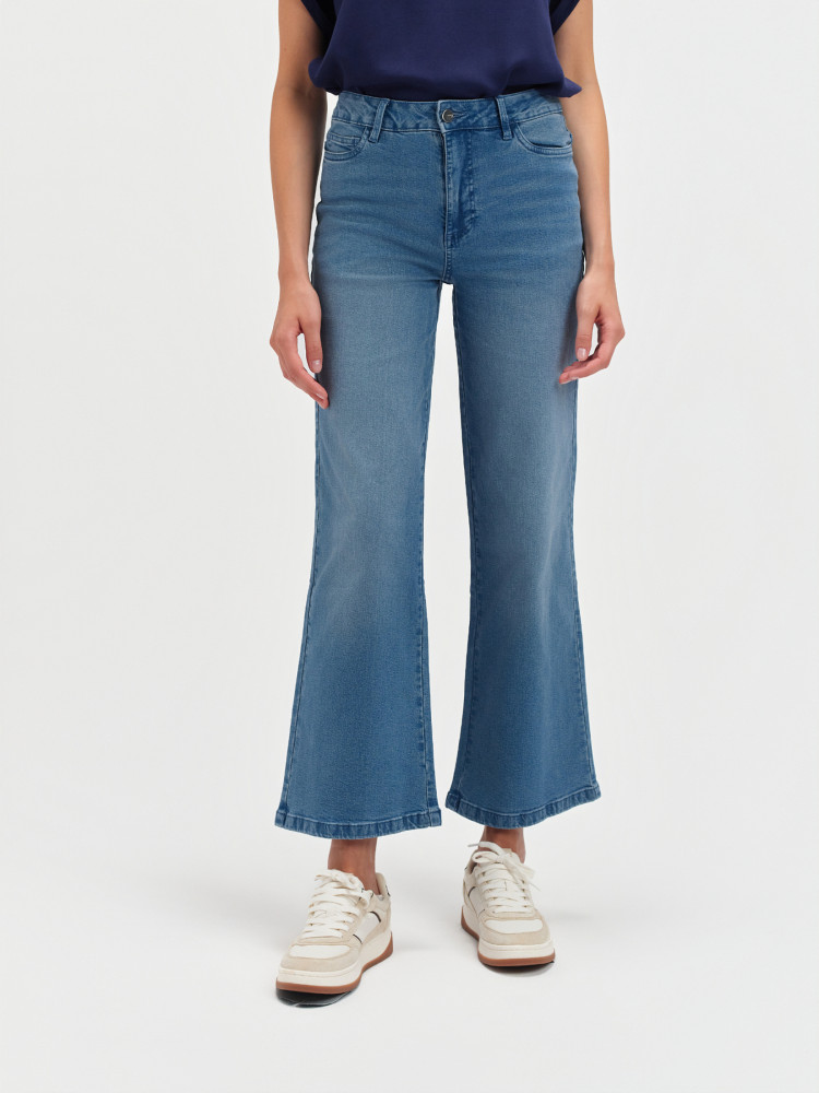 Jeansy flare z wysokim stanem 