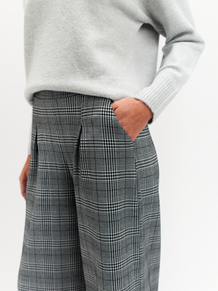 Casualowe spodnie w kratę 