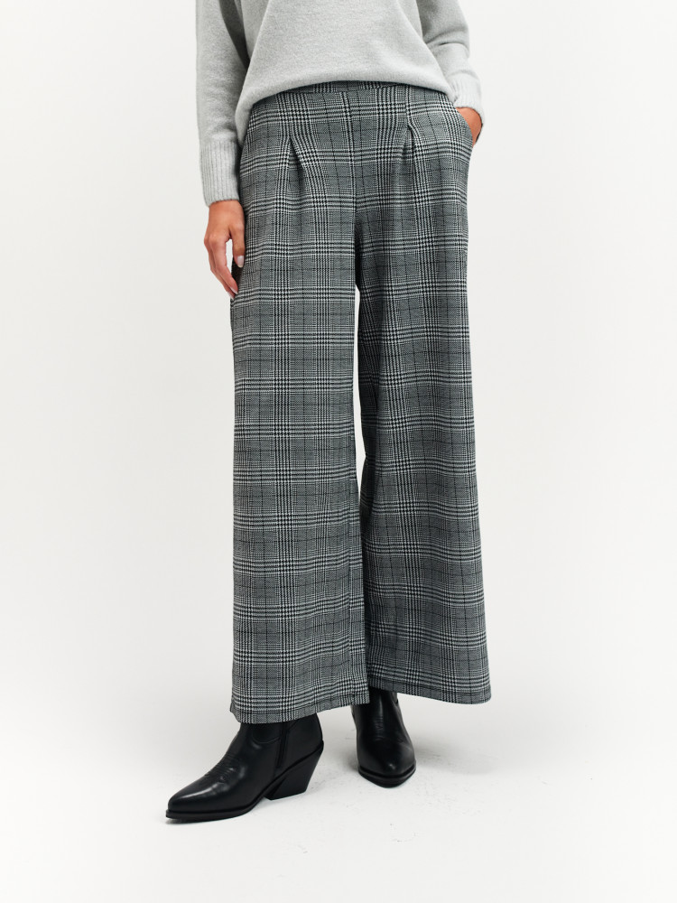 Casualowe spodnie w kratę 