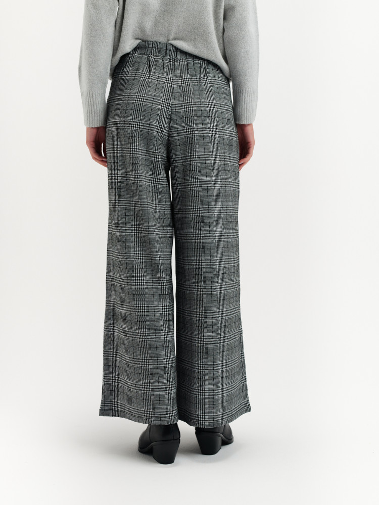 Casualowe spodnie w kratę 