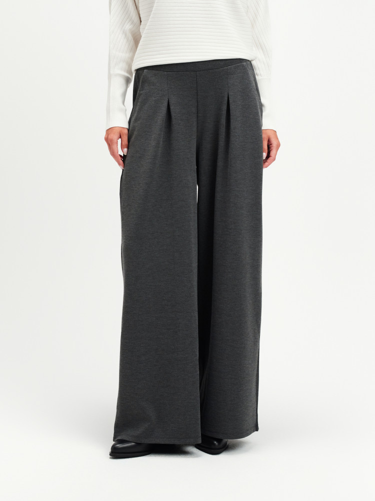 Eleganckie spodnie z zakładkami 