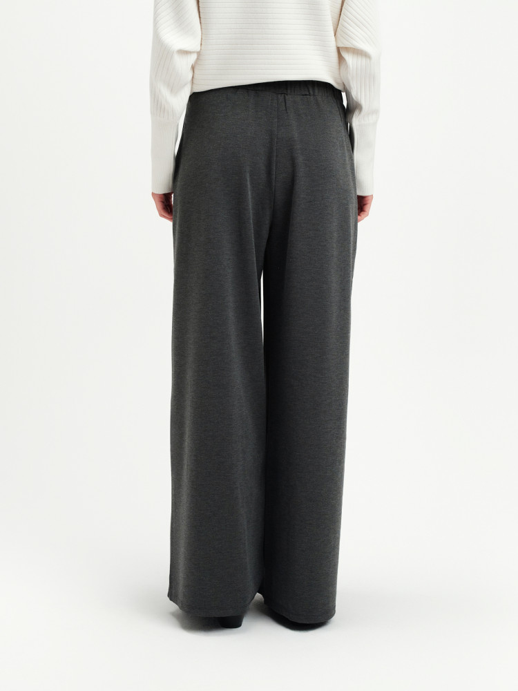 Eleganckie spodnie z zakładkami 