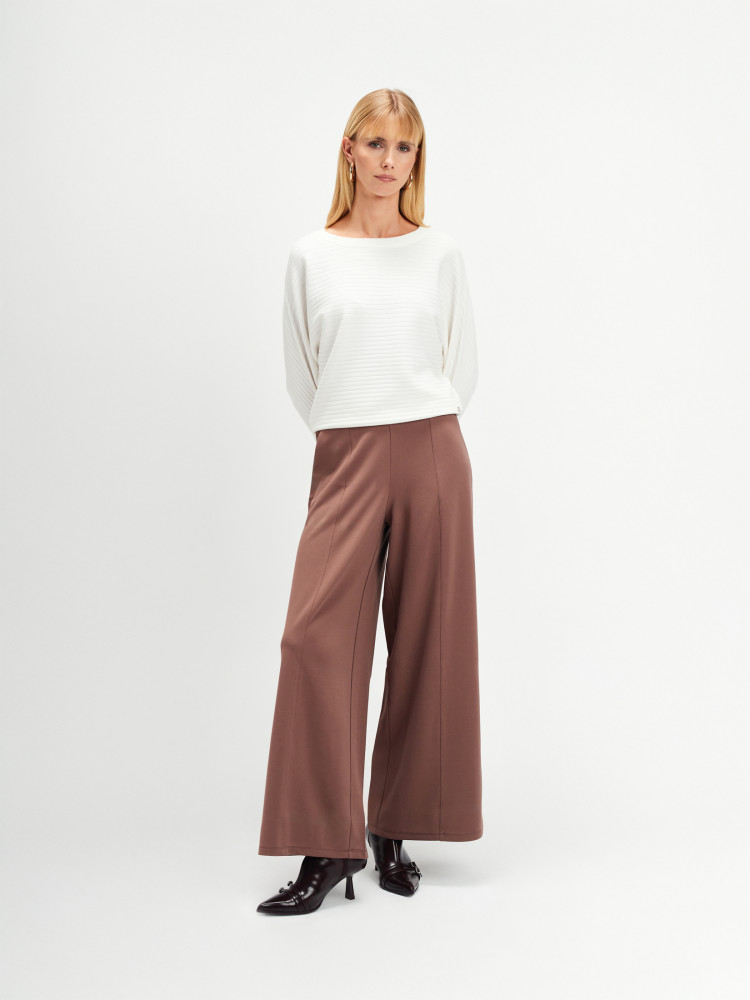 Ciemnobeżowe spodnie z szeroką nogawką 